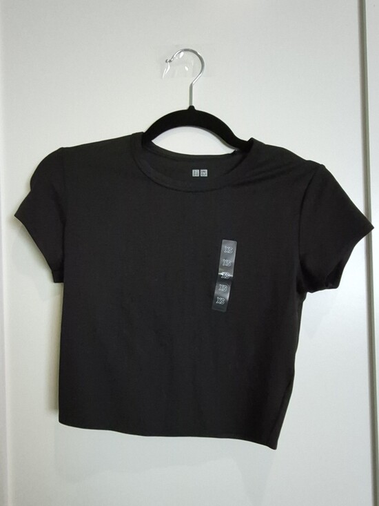 Uniqlo Tops - Uniqlo Black AIRism Top